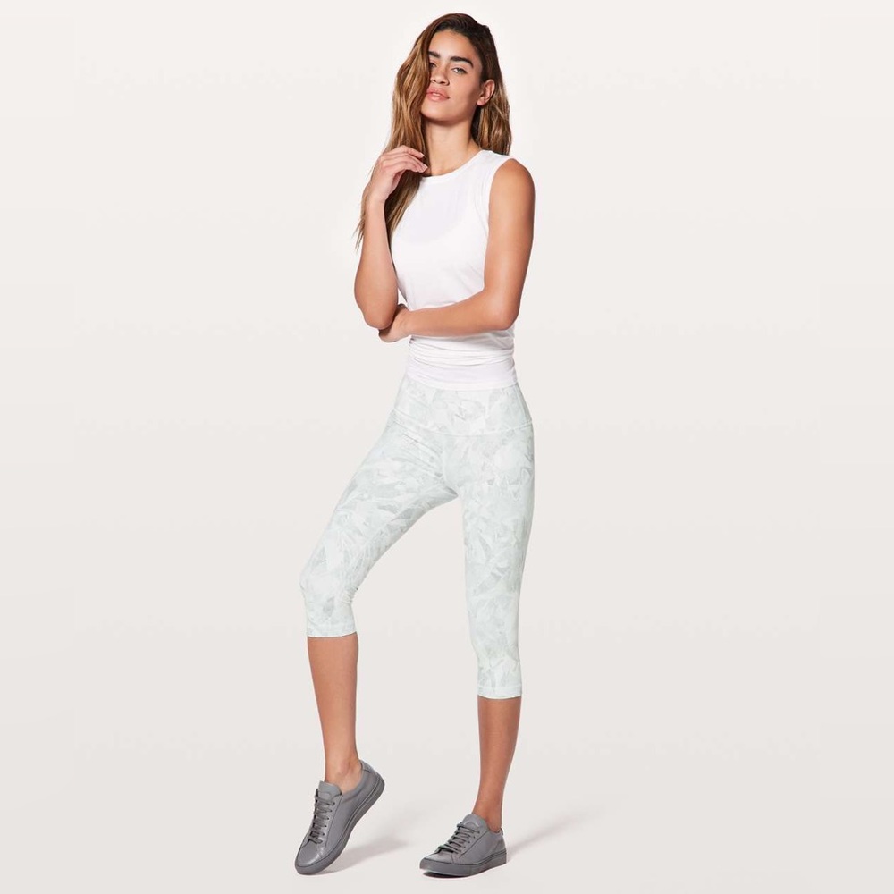 Lululemon Wunder Under Hi-Rise 1/2
Tight *Full-On Luxtreme 17"